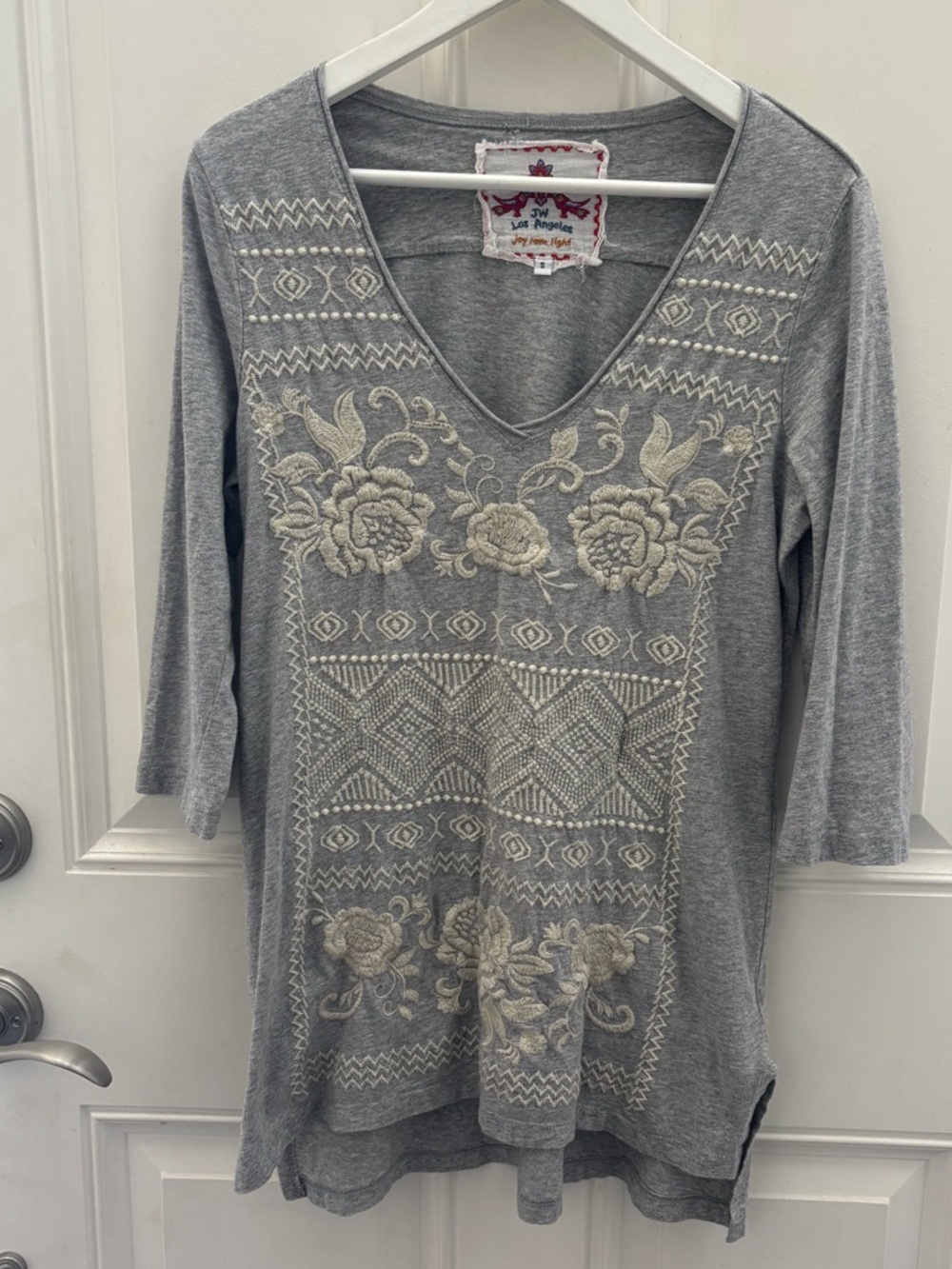 Johnny Was Gray Embroidered V-Neck Tee S